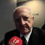 Campi Flegrei, De Luca: “Tranquillità ma preparati a ogni evenienza”