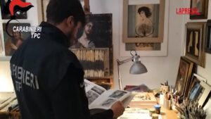 Roma, sequestrate 71 opere false in un laboratorio di pittura del centro