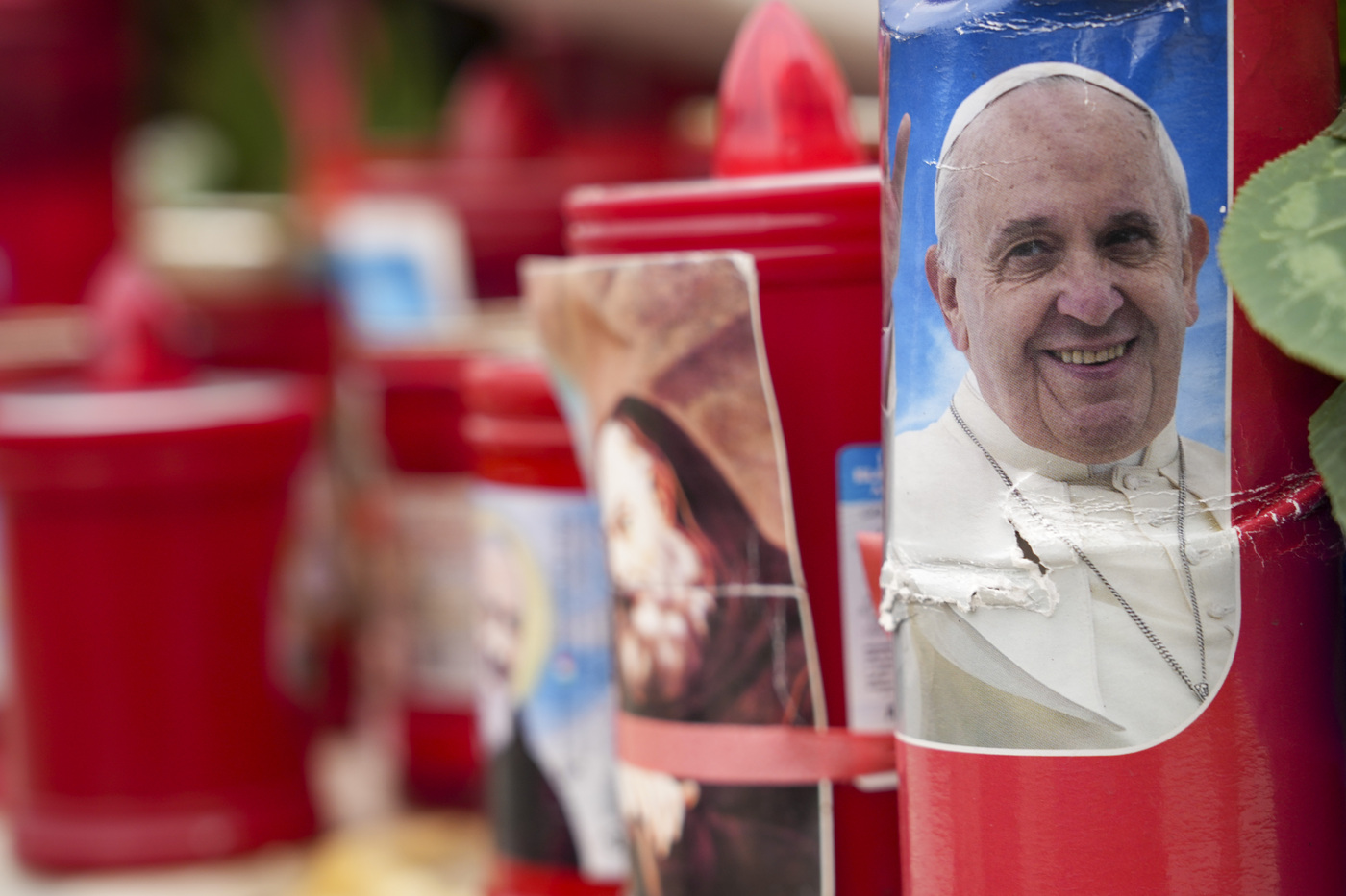 Papa Francesco ricoverato, Bergoglio ha polmonite bilaterale: quadro rimane complesso