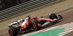 F1, debutto con bagno di folla a Fiorano per la Ferrari