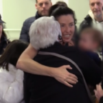 Napoli, l’arrivo del piccolo Ethan all’aeroporto di Capodichino