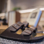 I sandali Birkenstock non sono opera d’arte: ecco perché possono essere imitati