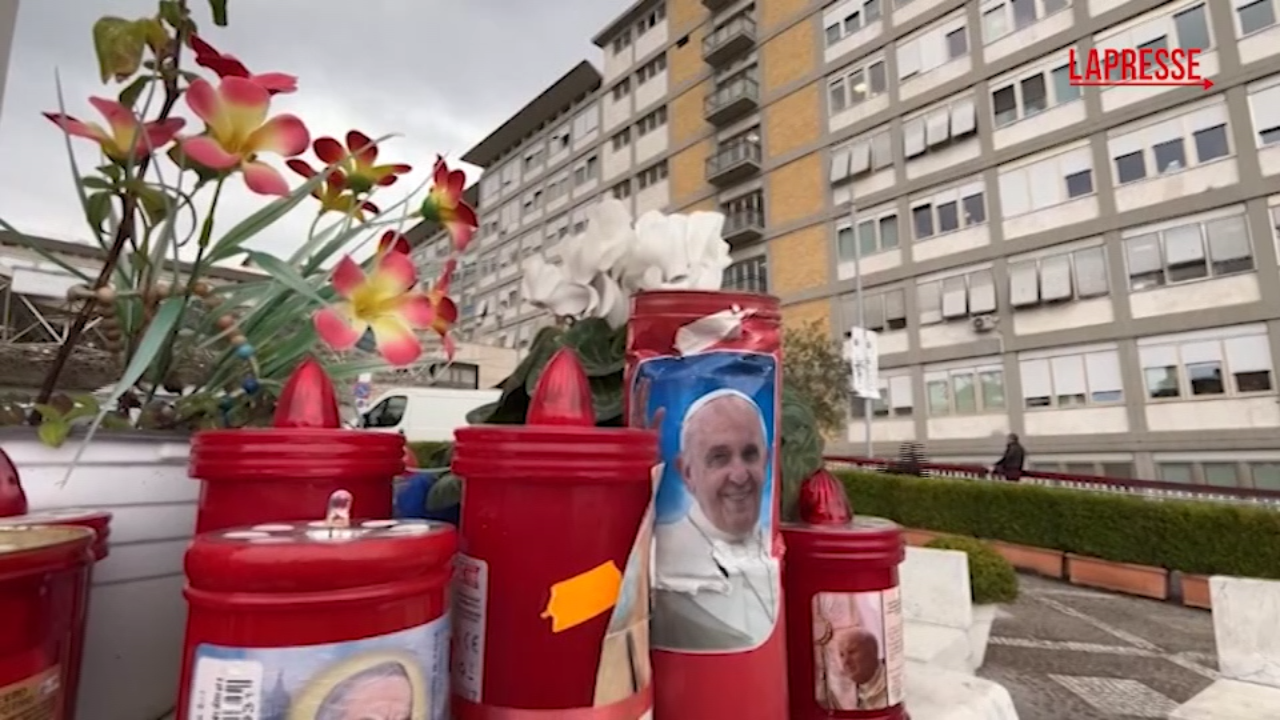 Papa Francesco, notte serena al Gemelli e poi colazione in poltrona