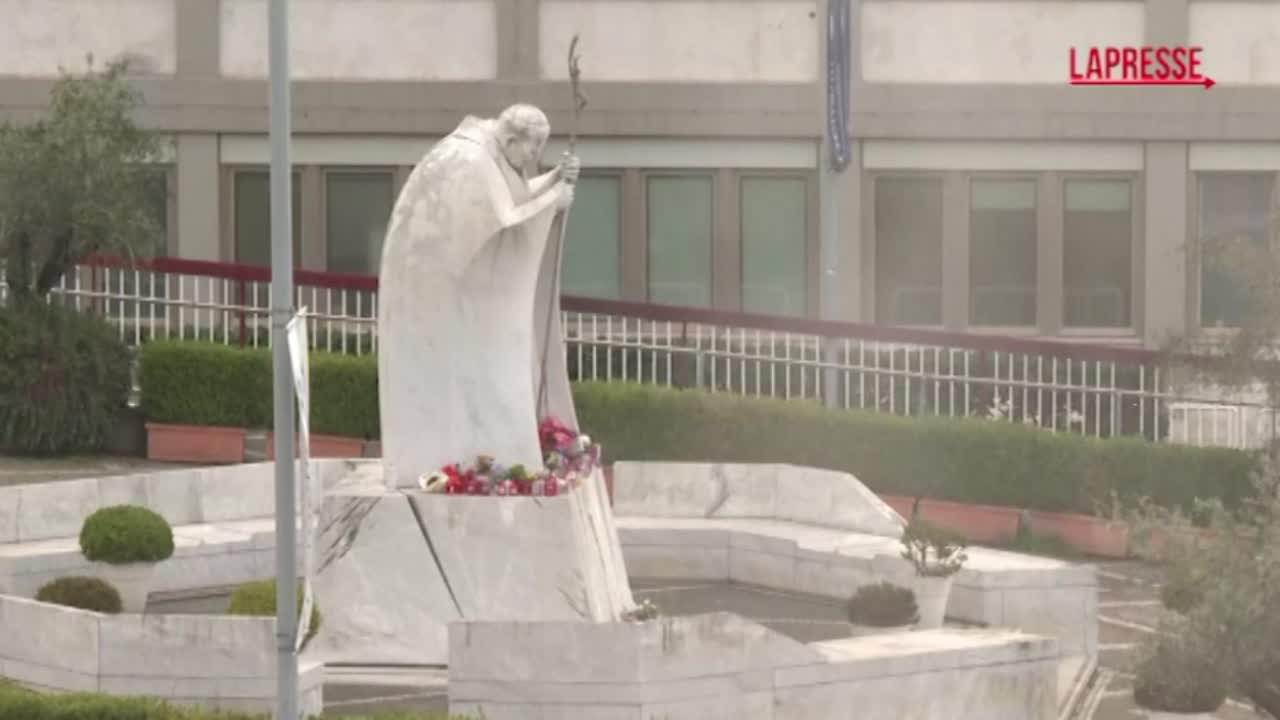 Papa Francesco, settimo giorno di ricovero: le immagini dal “Gemelli”