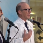 Papa Francesco, i medici: “Non è fuori pericolo. Aperta la porta a entrambe le possibilità”