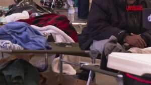 Texas, freddo artico: a Dallas aprono tre rifugi per accogliere i senzatetto