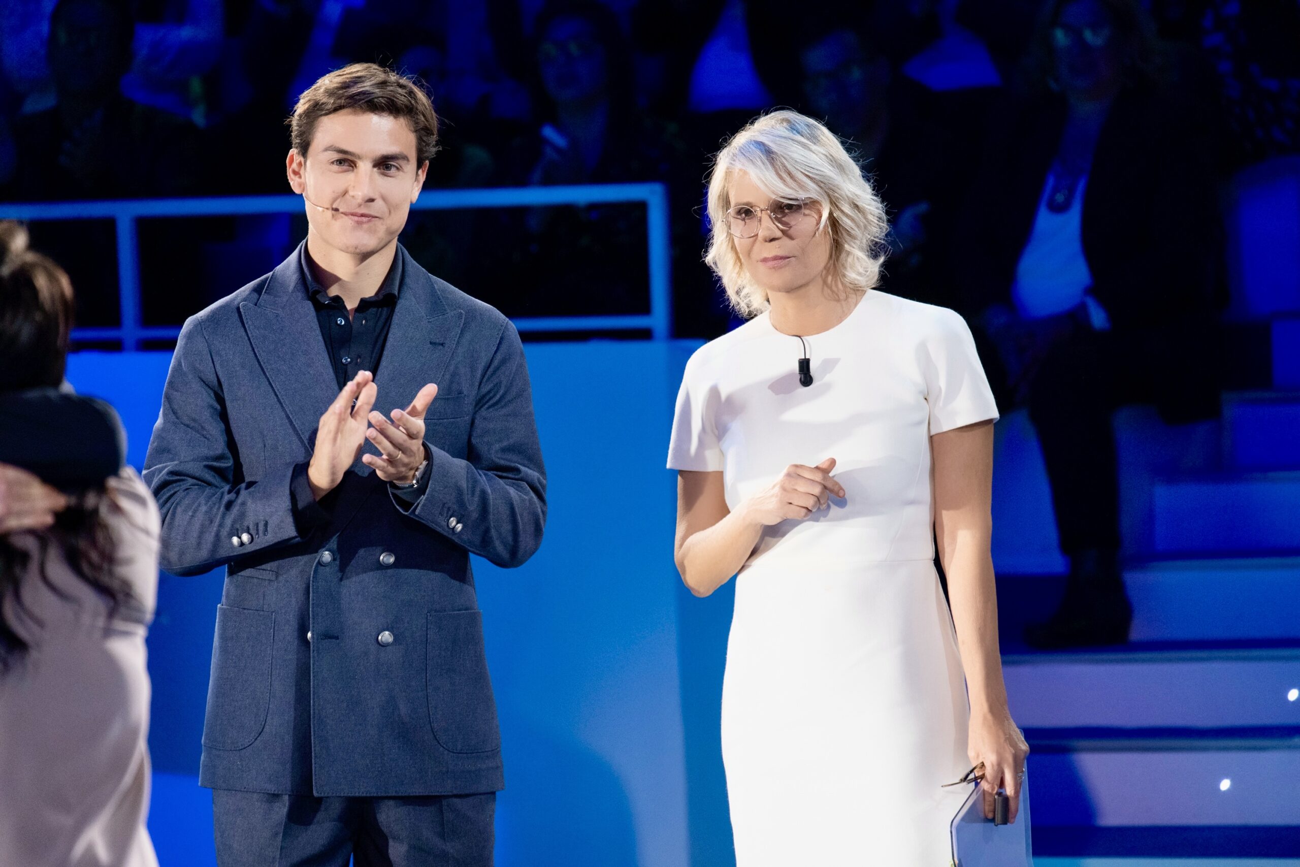 C’è posta per te, domani Mahmood e Dybala ospiti di Maria De Filippi