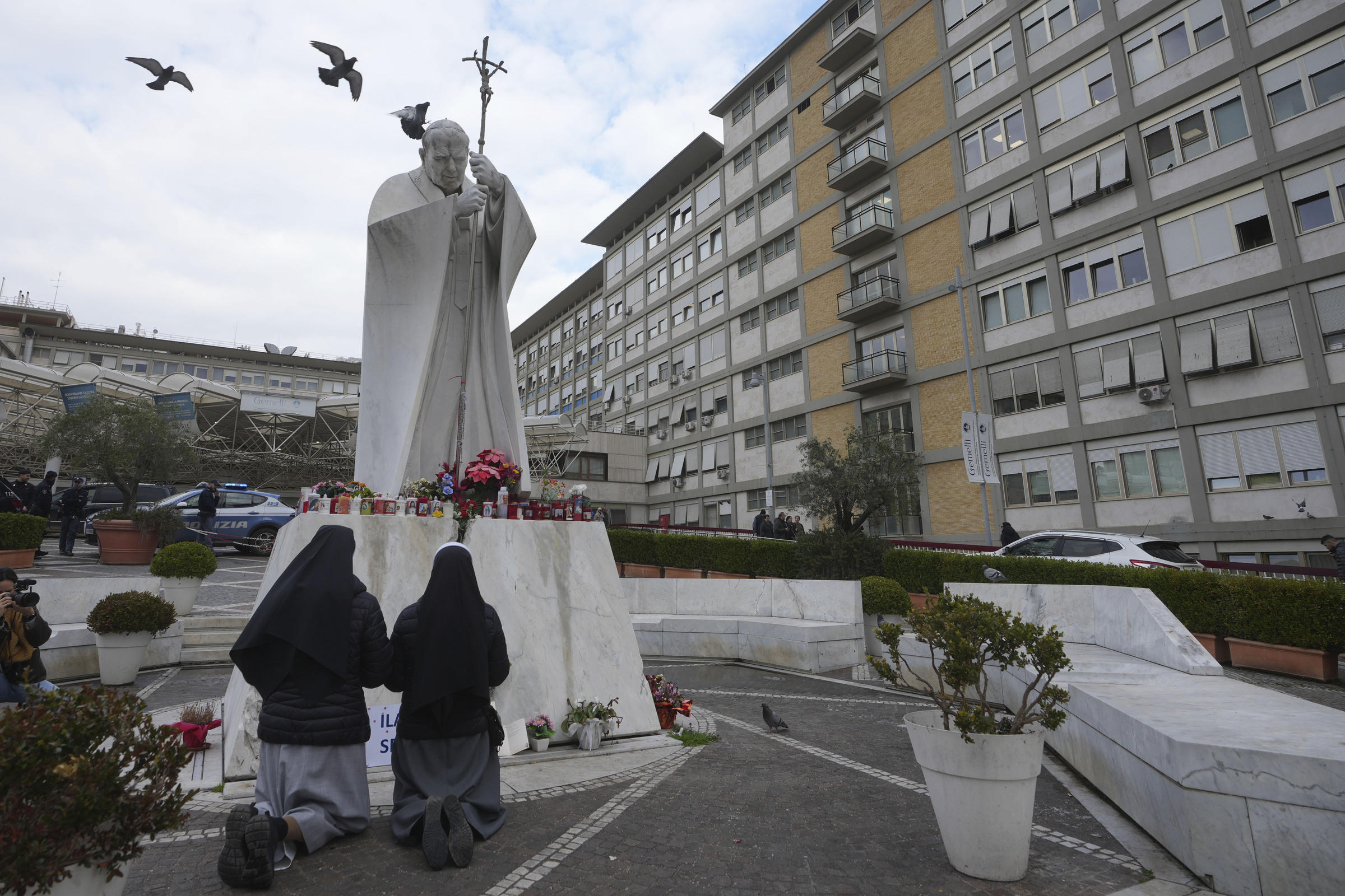 Papa Francesco, notte trascorsa bene: si è alzato e ha fatto colazione