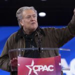 Usa, Bannon: “Saluto nazista? No, è quello che faccio sempre”