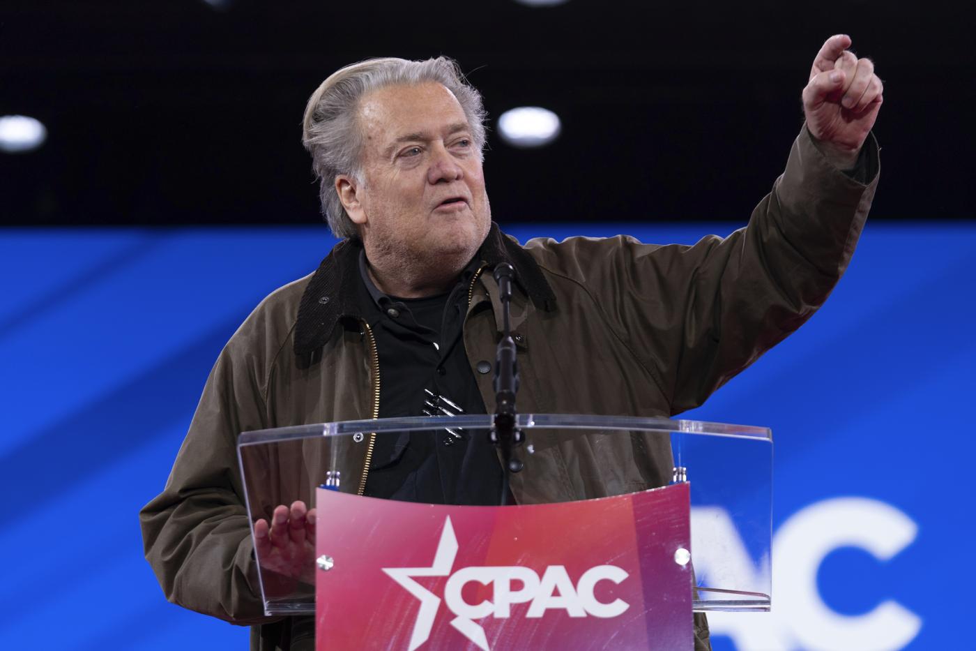 Usa, Bannon: “Saluto nazista? No, è quello che faccio sempre”