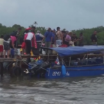 Migranti, barca si ribalta vicino a Panama: nelle immagini il salvataggio di alcuni naufraghi