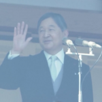 Giappone, Naruhito compie 65 anni: folla di sostenitori si raduna per salutarlo