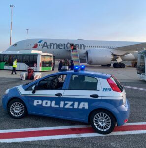 Volo New York-Delhi deviato a Fiumicino per allarme bomba