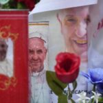 Papa Francesco, il bollettino: “Lieve miglioramento, prognosi resta riservata”