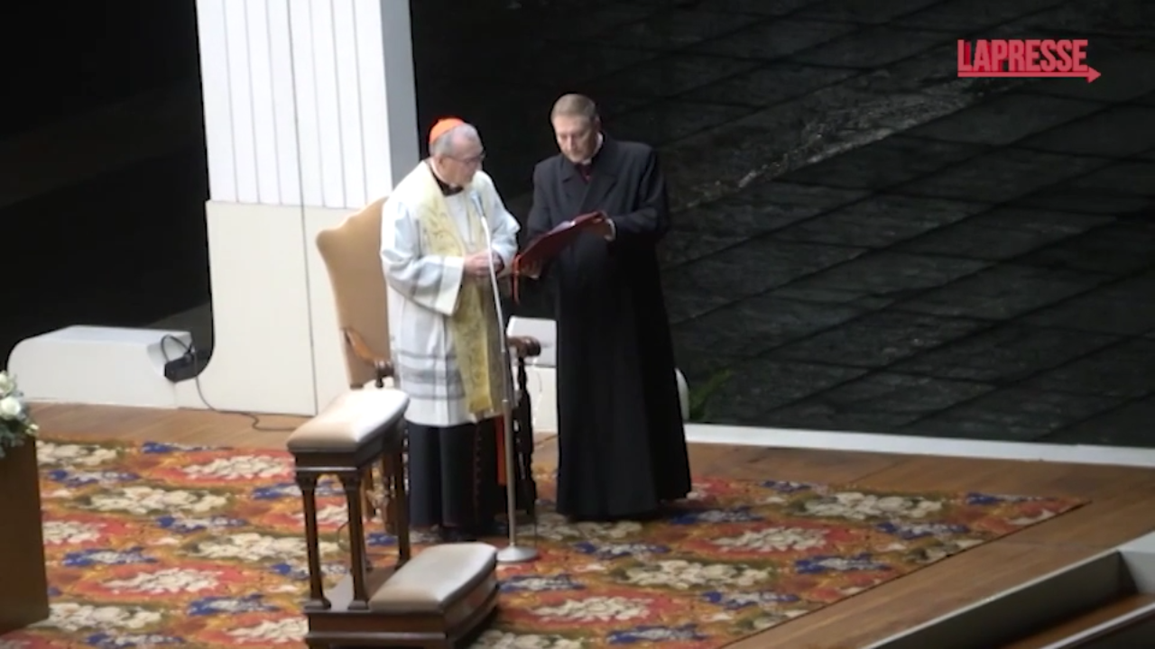 Papa Francesco, fedeli a San Pietro per il rosario con il cardinale Parolin