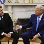 Usa, Trump riceve Macron alla Casa Bianca: “Guerra in Ucraina potrebbe finire entro settimane”