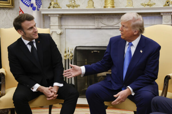 Usa, Trump riceve Macron alla Casa Bianca: “Guerra in Ucraina potrebbe finire entro settimane”
