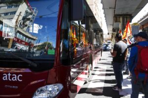 Un autobus dell'Atac a Roma