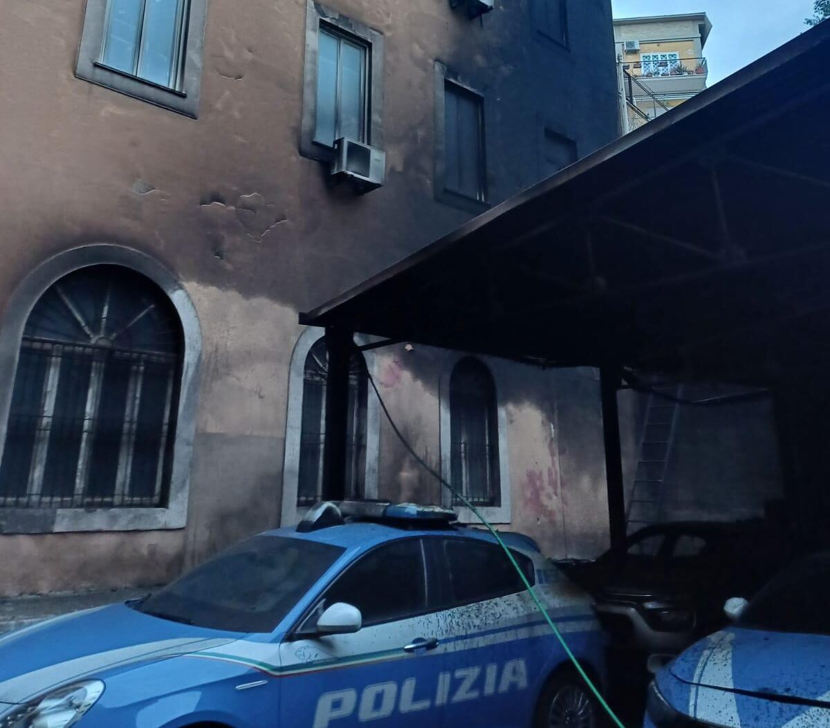 Albano Laziale, ipotesi terrorismo per incendio in commissariato