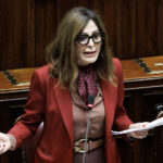 Mozione sfiducia Santanchè, la ministra in aula: “Non mi sento sola. Italiani garantisti”