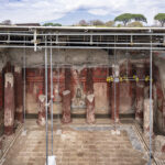Pompei, nuova scoperta: riemerge grande sala affrescata con il culto di Dioniso