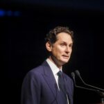 Stellantis, nel 2024 utile -70% e ricavi -17%. Elkann: “Sotto potenziale ma raggiunti importanti traguardi strategici”
