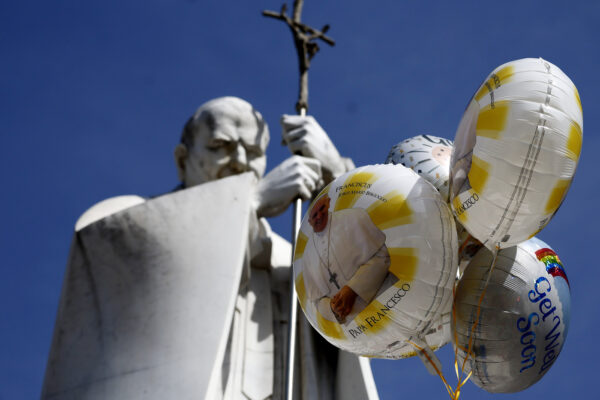 Papa Francesco ricoverato al Gemelli: “Per Bergoglio notte tranquilla, sta riposando”