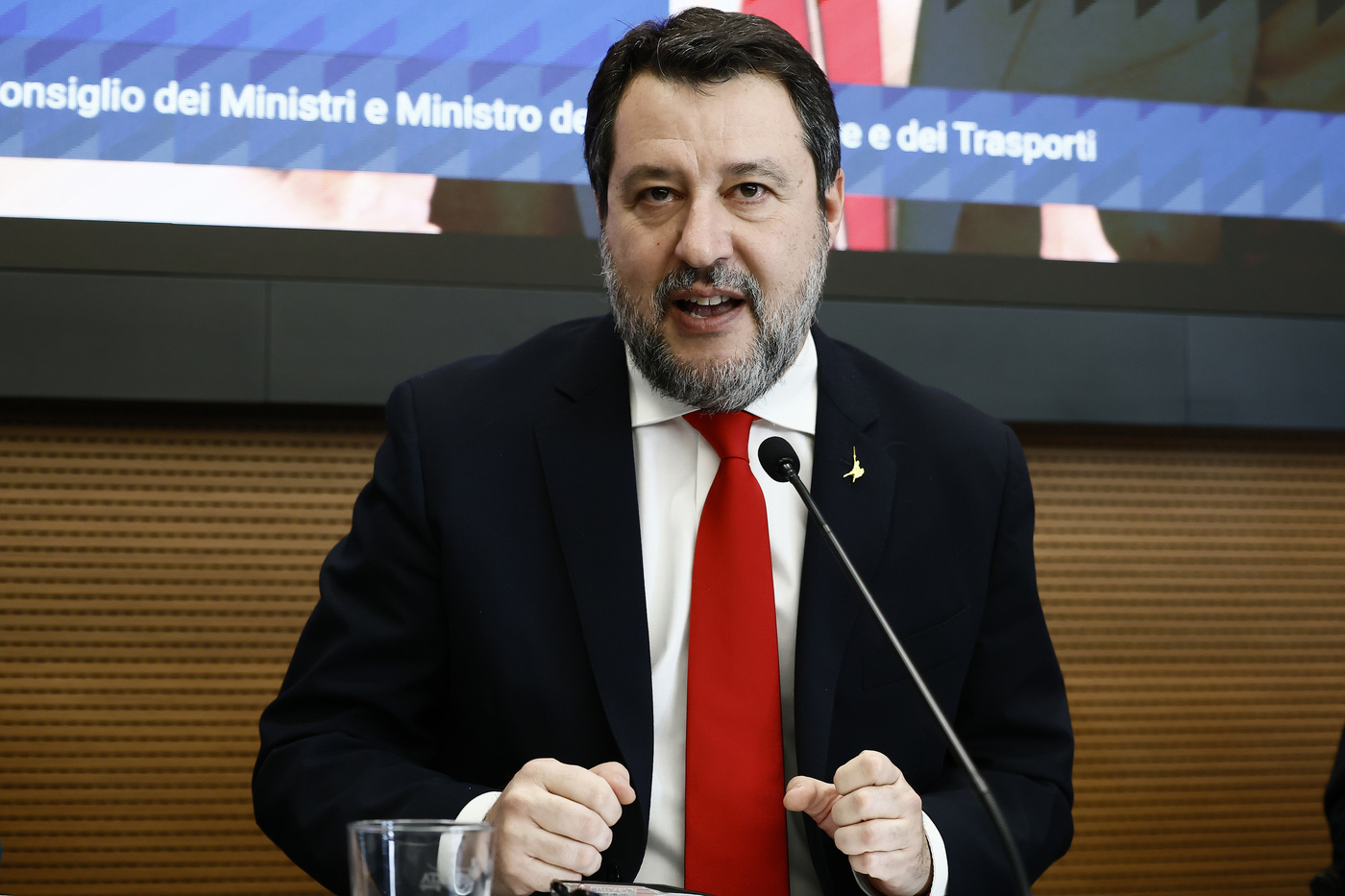 Ucraina, Salvini: “Prima di inviare un solo soldato dovranno essere molto convincenti”