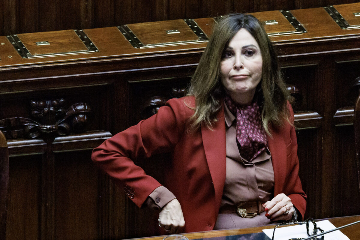 Camera boccia sfiducia a Santanchè, ma si va verso le dimissioni in caso di rinvio a giudizio per truffa all’Inps Camera boccia sfiducia a Santanchè, ma si va verso le dimissioni in caso di rinvio a giudizio per truffa all’Inps