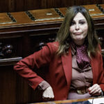 Camera boccia sfiducia a Santanchè, ma si va verso le dimissioni in caso di rinvio a giudizio per truffa all’Inps