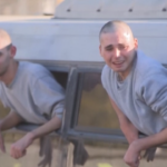 Gaza, i palestinesi rilasciati da Israele arrivano all’ospedale di Khan Younis