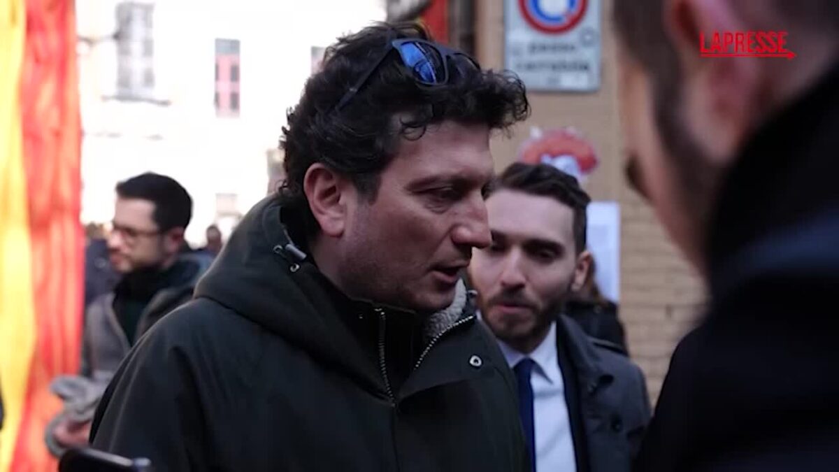 VIDEO Consiglieri comunali di Torino al centro sociale Askatasuna, De Benedictis: “Mi sono sentito violentato” VIDEO Consiglieri comunali di Torino al centro sociale Askatasuna, De Benedictis: “Mi sono sentito violentato”