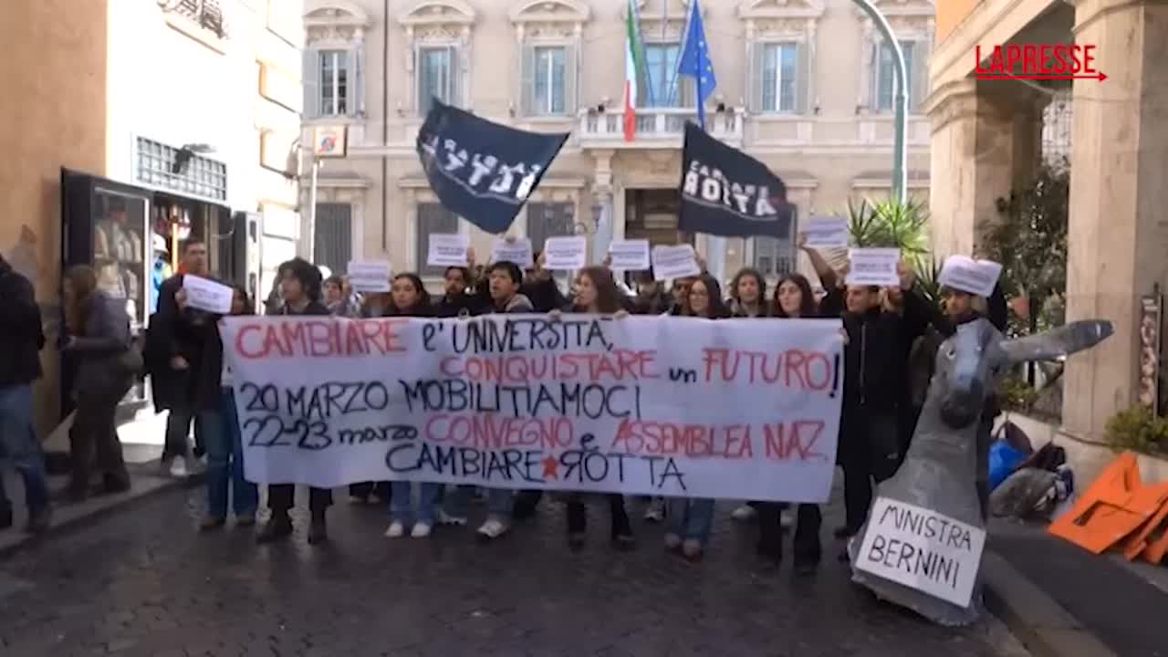 Roma, studenti al Senato contro Bernini: “Riforma distruttiva”