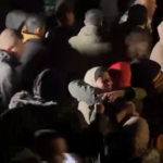 Gaza, folla a Khan Younis abbraccia i prigionieri palestinesi liberati da Israele