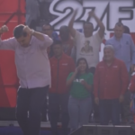 Venezuela, Maduro balla con i sostenitori dopo stop all’export di petrolio in Usa