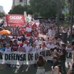 Argentina, protesta degli operatori sanitari contro Milei