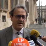 Bollette, Bonelli: “Meloni ferma rinnovabili e impoverisce italiani con gas”