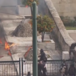 Grecia, tensione durante manifestazione Atene: scontri e lancio di molotov