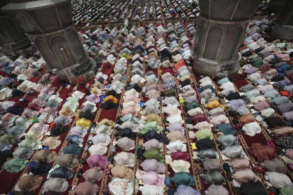 La vigilia del mese sacro di digiuno del Ramadan