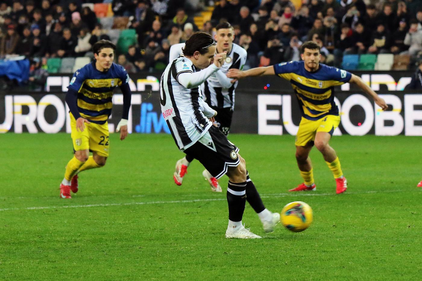 Udinese-Parma 1-0, decisivo il rigore di Thauvin