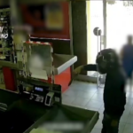 Milano, rapina a mano armata tre negozi: incastrato dalle telecamere