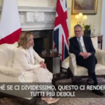 Ucraina, Meloni a Starmer: “Importante coordinarci, divisi più deboli”