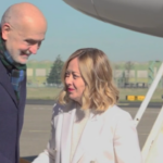 L’arrivo a Londra di Meloni per il bilaterale con Starmer
