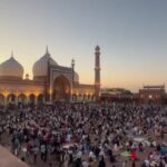 India, in centinaia alla moschea di Nuova Delhi per il via del Ramadan