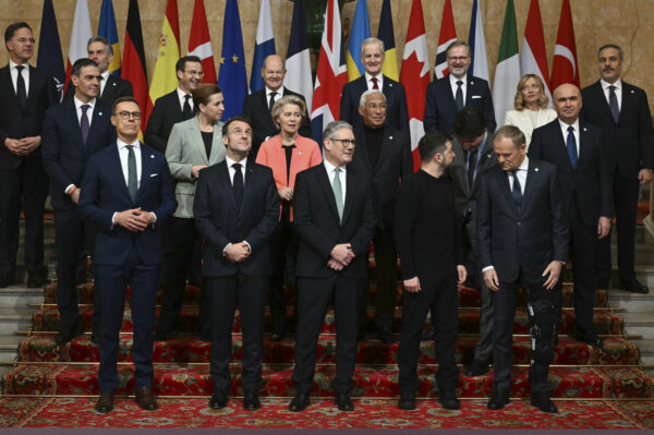 Ucraina, Meloni da Starmer: “Occidente non si divida”