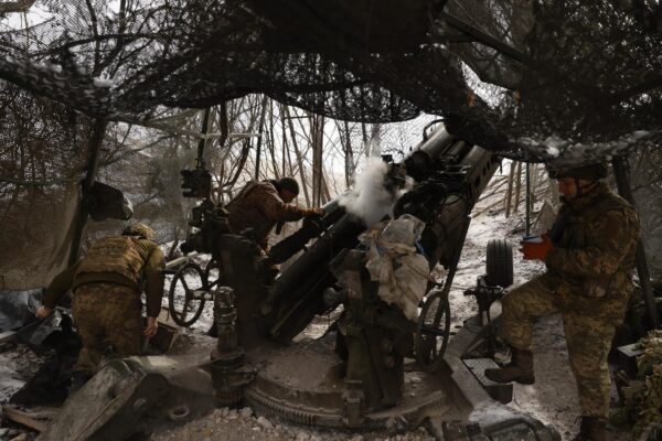 Militari ucraini sulla linea del fronte nei pressi di Donetsk in Ucraina