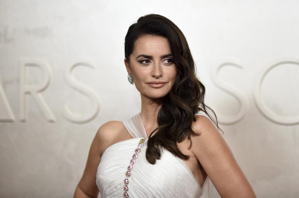 Galleria foto 'Oscar 2025, tutti i look del red carpet: da Zoe Saldana a Mickey Madison' - foto 18