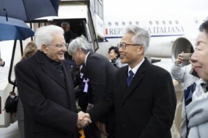 Sergio Mattarella a Tokyo accolto da Vice Ministro per gli Affari Esteri, Hisayuki Fujii