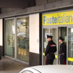 Napoli, banda del buco in azione all’ufficio postale: si parla di oltre 300mila euro in contanti