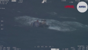 Australia, tenta la traversata a remi del Pacifico: salvato durante tempesta